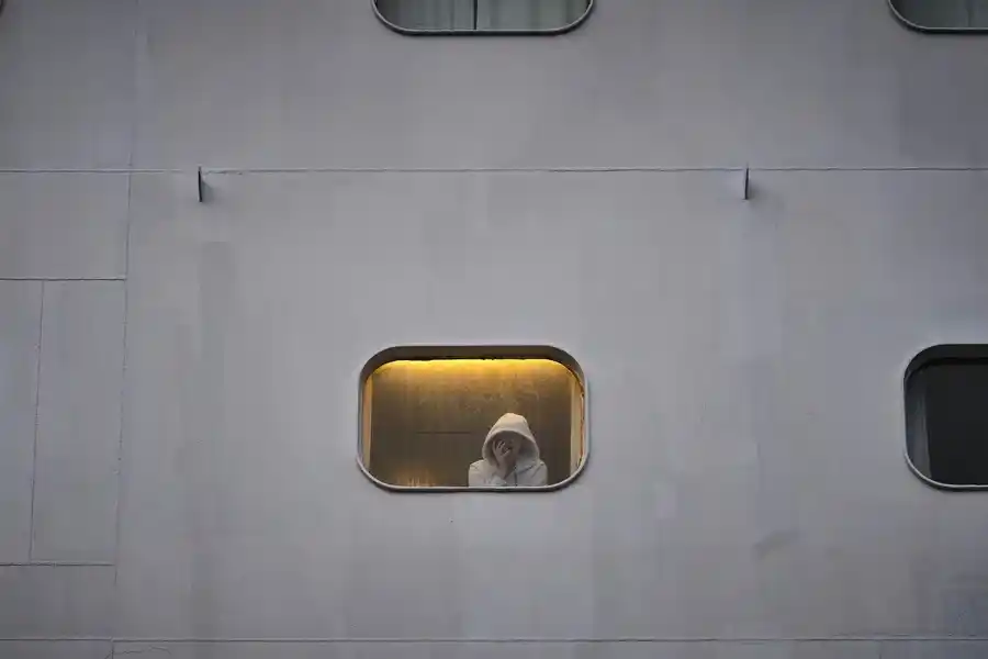 Un pasajero del crucero que atracó en Burdeos por un brote de gastroenteritis.