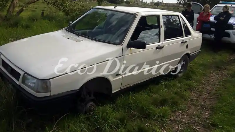 Robaron otro auto de la vía pública y en un descampado lo encontraron desmantelado