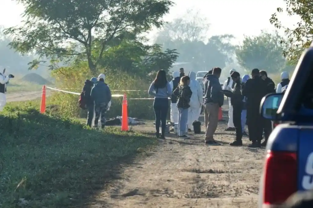 Villa Gobernador Gálvez: asesinaron a balazos a dos jóvenes en un camino rural