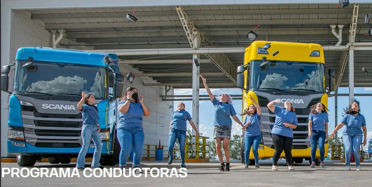 El programa "Conductoras" atrae a cada vez más mujeres que buscan estar al frente de un camión.
