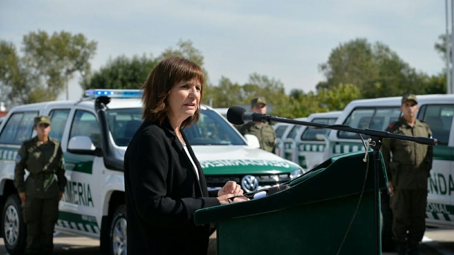 Bullrich entregó 180 camionetas a la Gendarmería Nacional