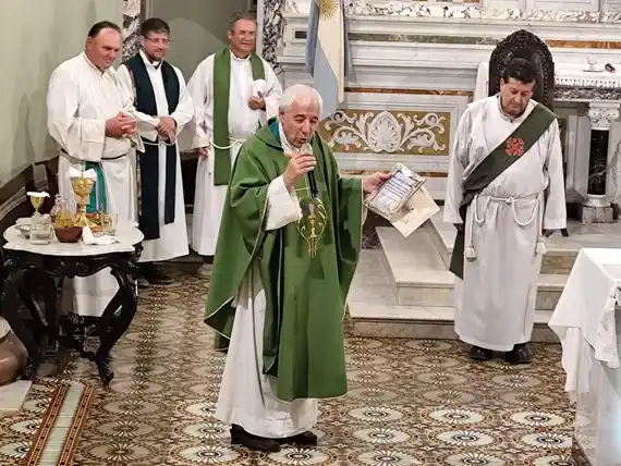 Emotiva despedida al sacerdote Eduardo Canzonetta