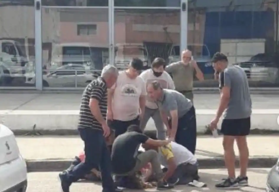 pstrongem /em/strong/p