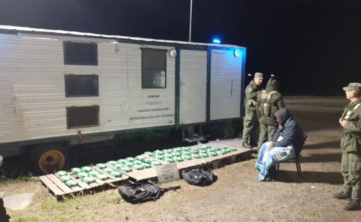 Detuvieron a un camionero boliviano con más de 52 kilos de cocaína durante un control en Totoras