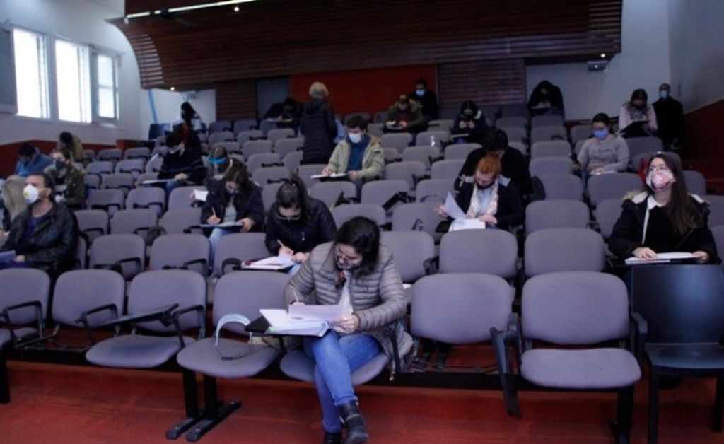 Se realizó el primer examen final presencial del país en la UNR