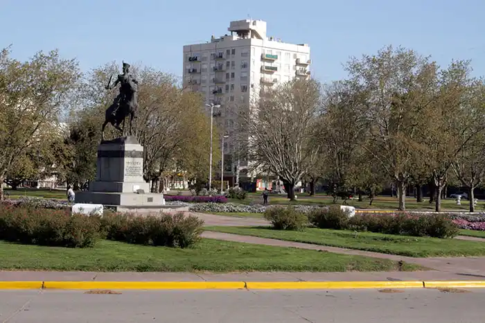Continúan las mejoras en la plaza Dardo Rocha