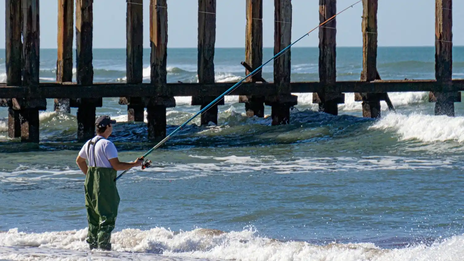 Mar. Una opción para pescar junto al muelle