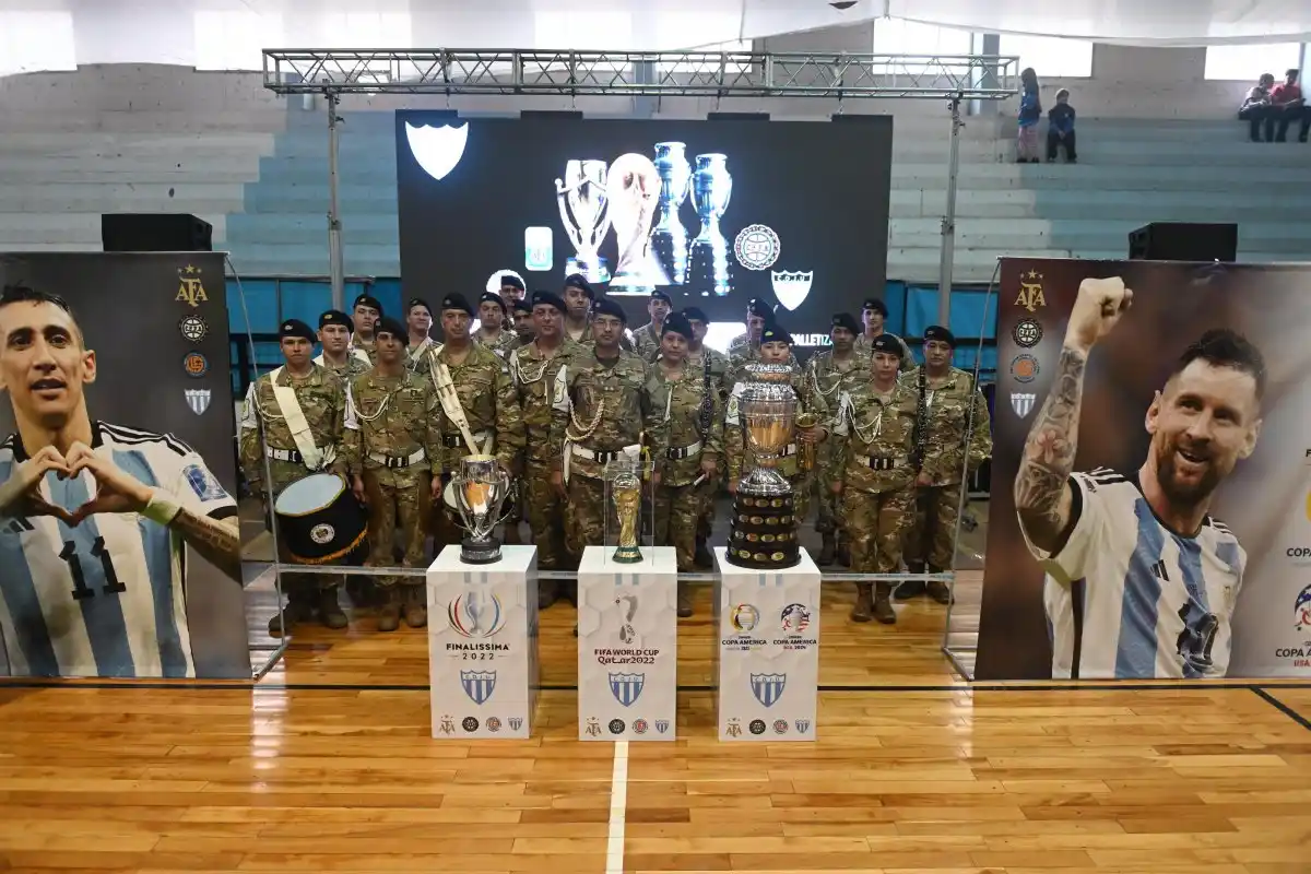 Ya están en exhibición las copas de la Selección Argentina en Gualeguaychú