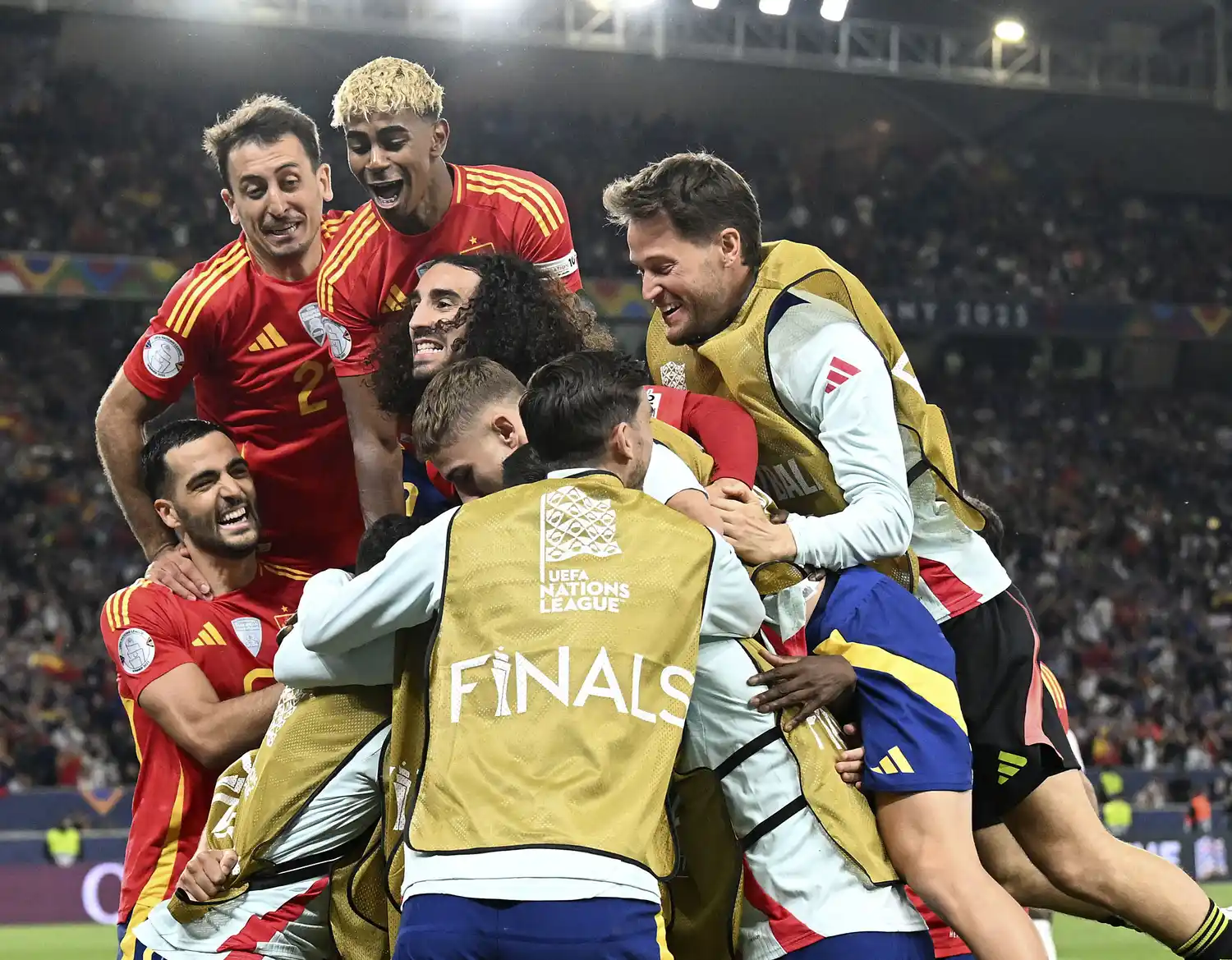 España se llevó un partido a todo gol.