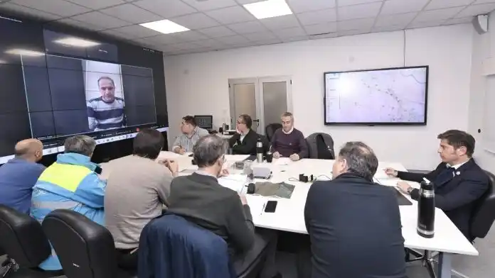 Reunión del Comité de Emergencia en Puente 12, de la que participaron el gobernador, Axel Kicillof, ministros e intendentes.