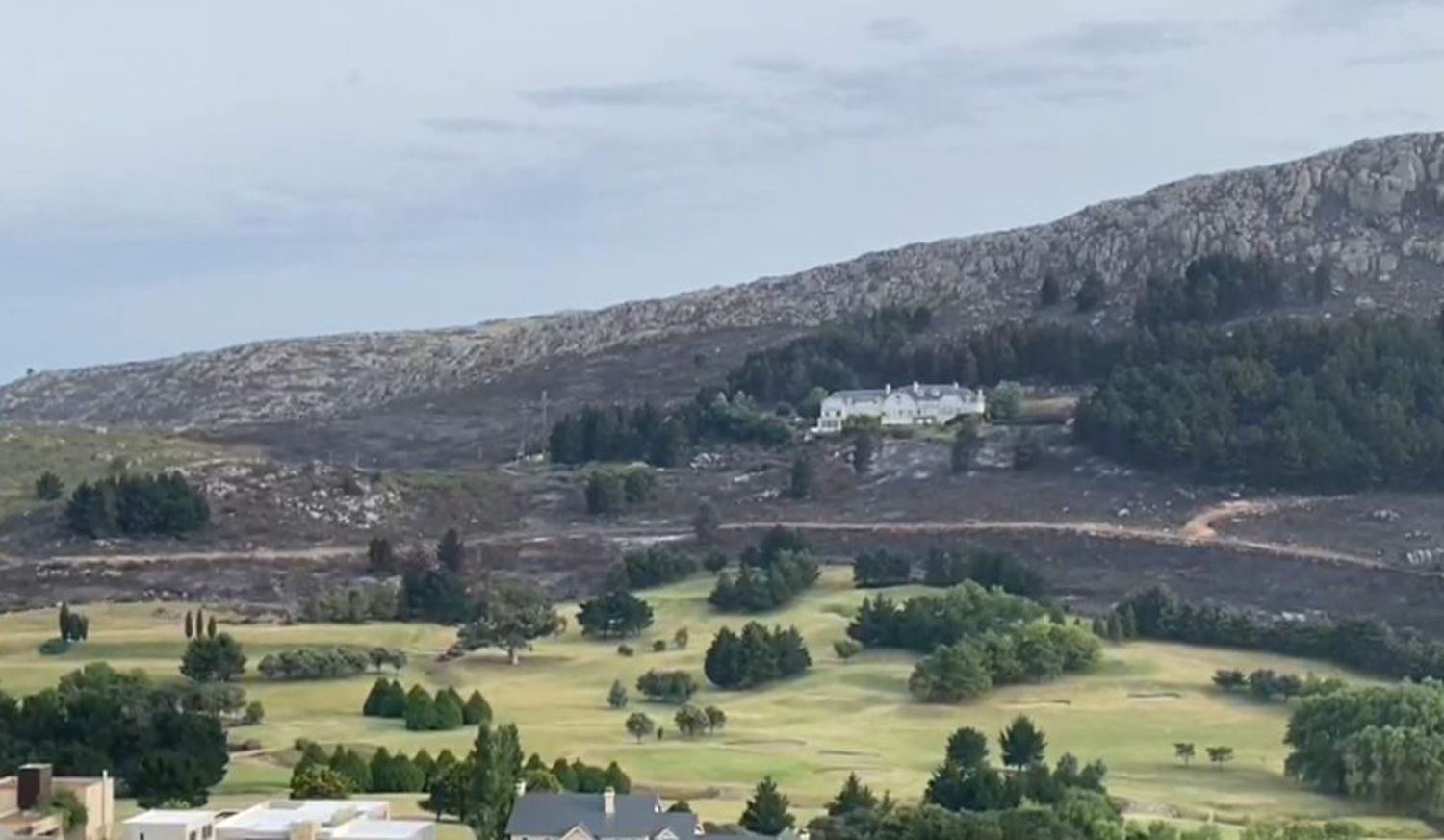 Tras la ardua tarea de Bomberos logran apaciguar una gran parte del incendio