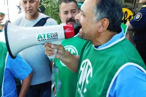 Se preparan para disputar sus sueldos en la calle