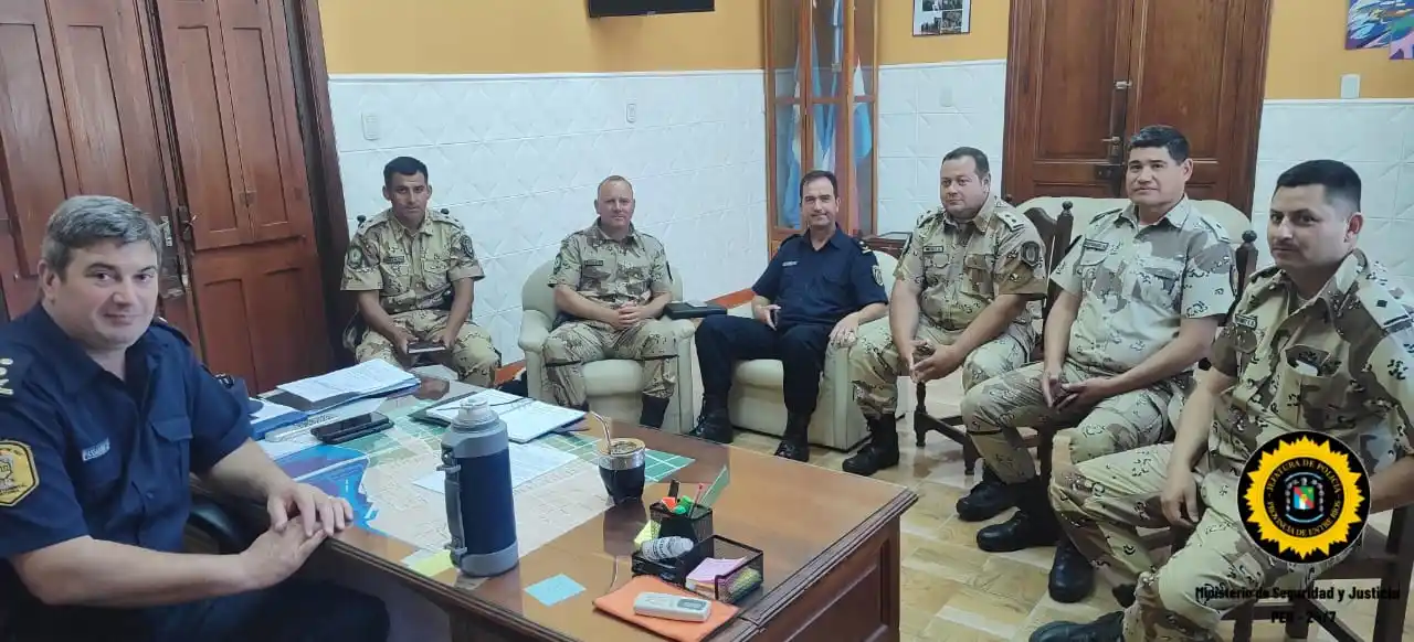 Reunión de coordinación de la Policía de Entre Ríos para fortalecer la seguridad rural en el departamento Victoria