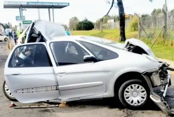 Pilar: Un camión cisterna no frenó en el peaje y provocó un choque en cadena