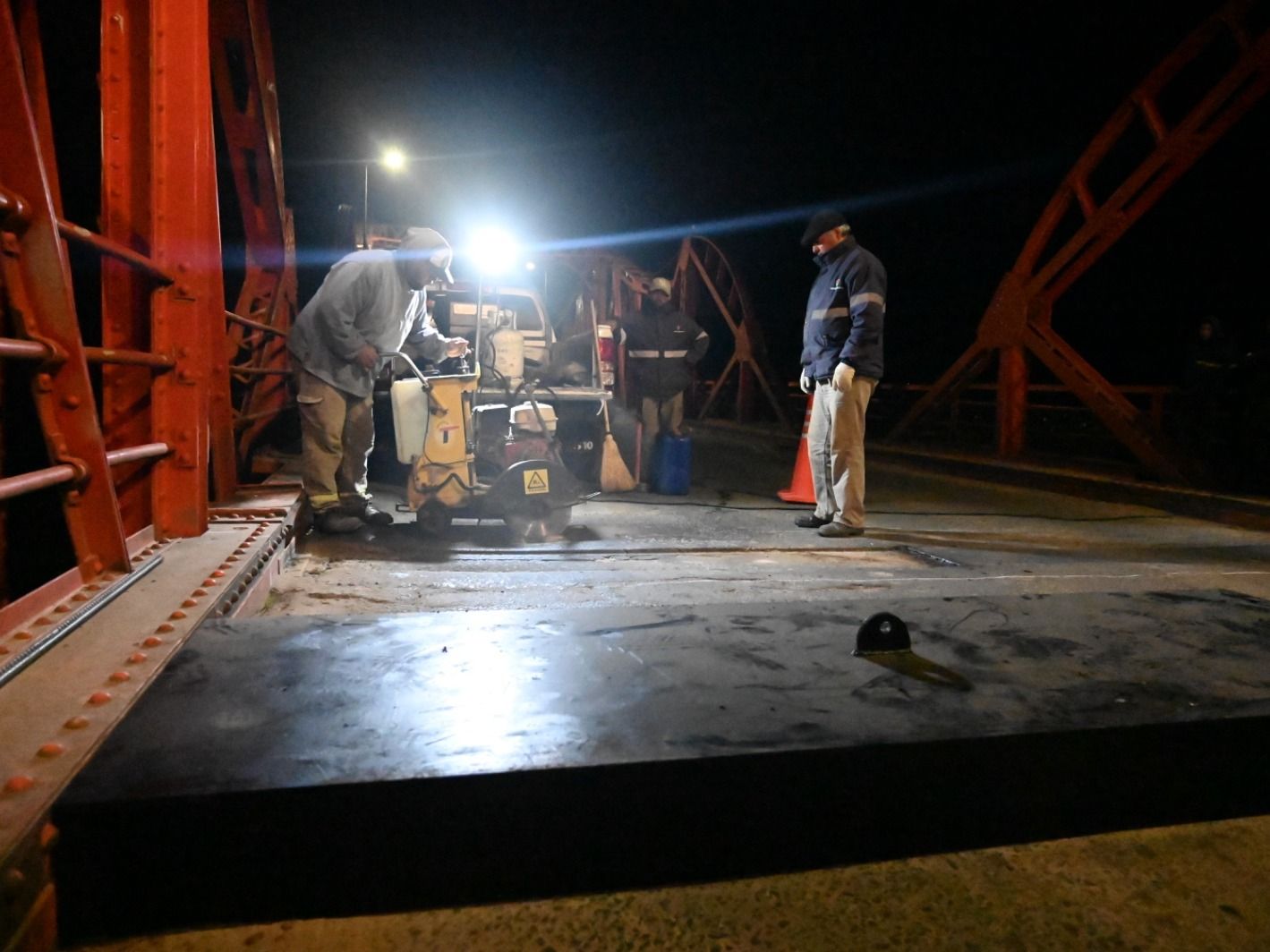 Cambiaron la junta central y realizaron reparaciones en el puente Méndez Casariego
