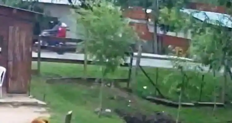 Desvalijaron una casa a punta de pistola e identificaron a un chico de 14 años como el que portaba el arma