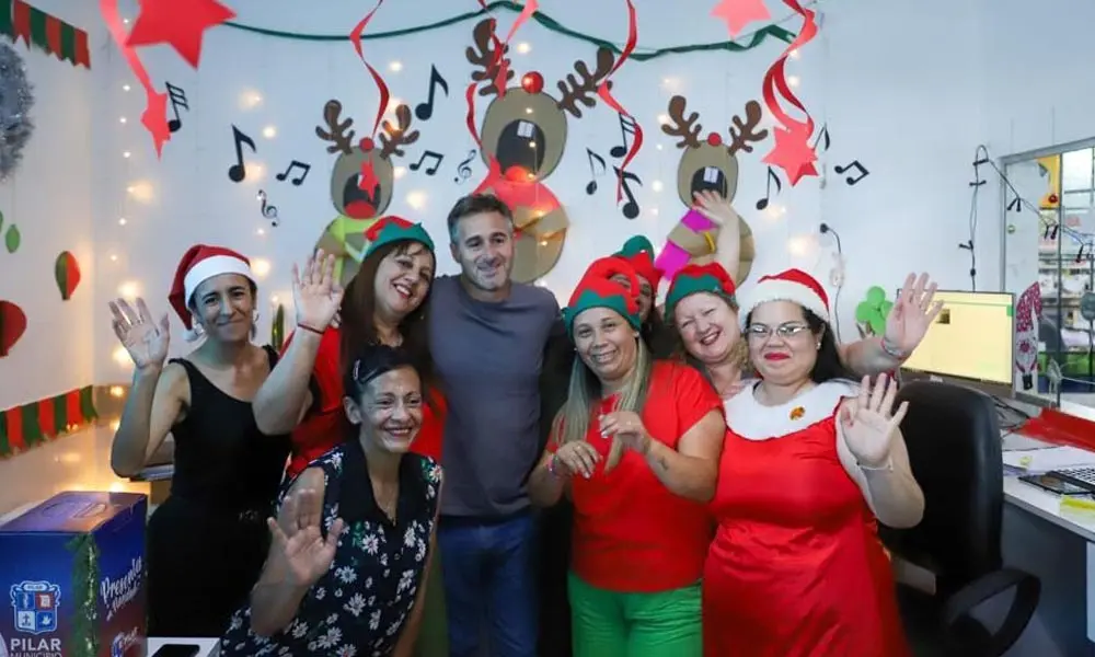 Achával recorrió instituciones locales en la víspera de la Navidad