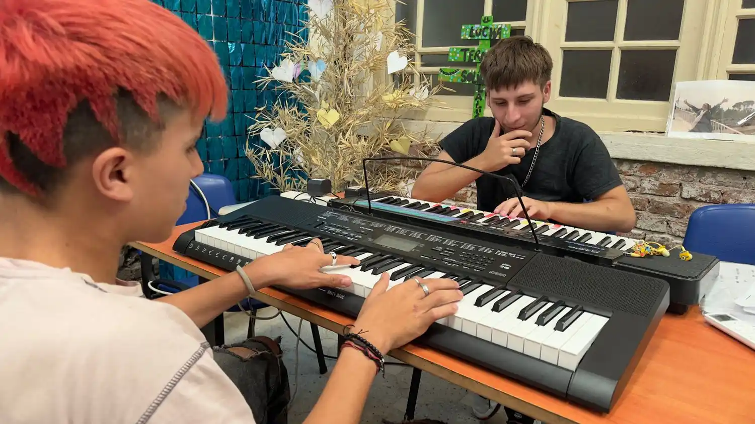 fundacion bancor entrega instrumentos a la luciernaga