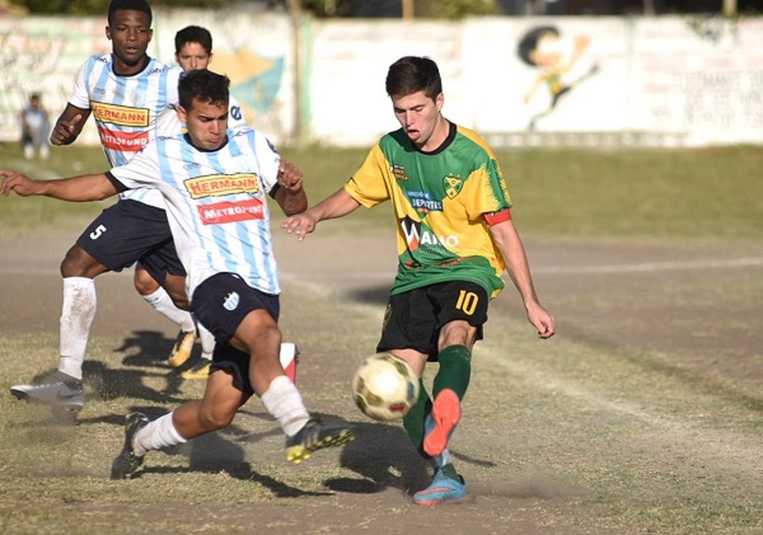 Unión fue superior y arrancó venciendo a Juventud Unida