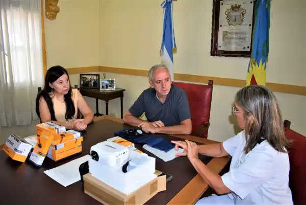 Donación de tensiómetros de manga XL y estetoscopios para los centros de Atención Primaria de la Salud