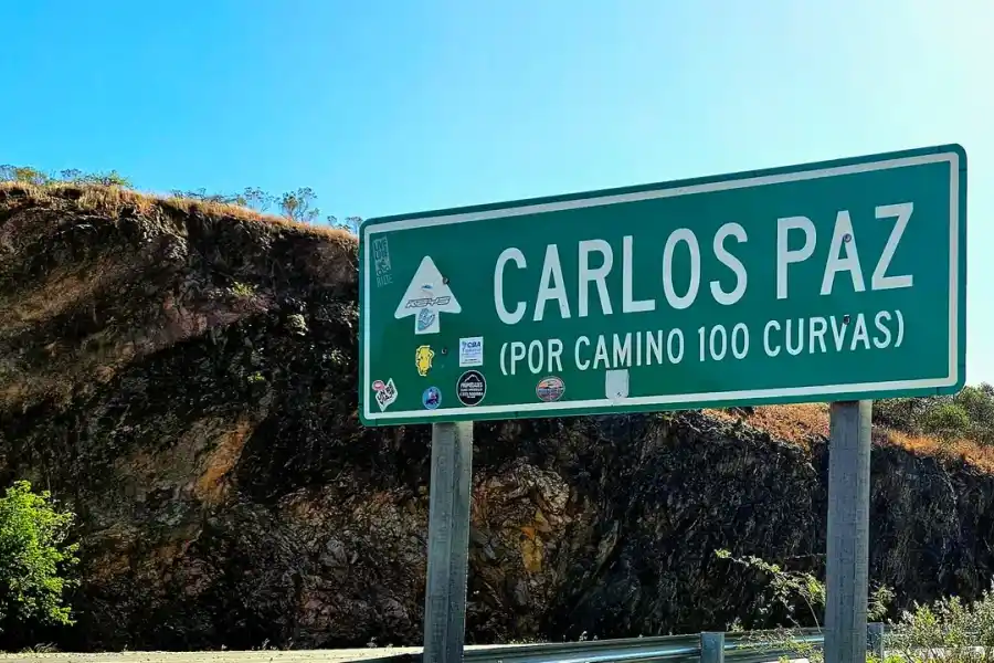 ¿Cuántas curvas tiene el Camino de las 100 curvas?