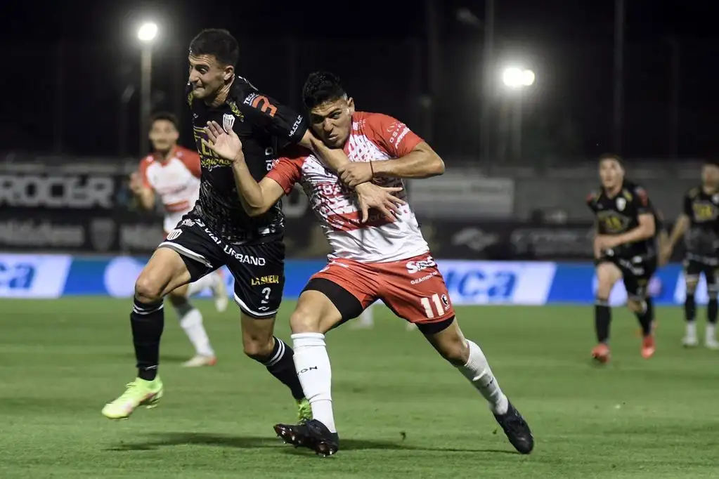 Una imagen del duelo jugado en Caseros.