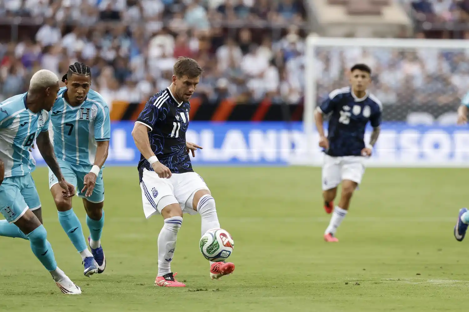 Sin Messi, la Selección argentina venció 2-0 a Honduras en uno de los últimos amistosos antes del Mundial