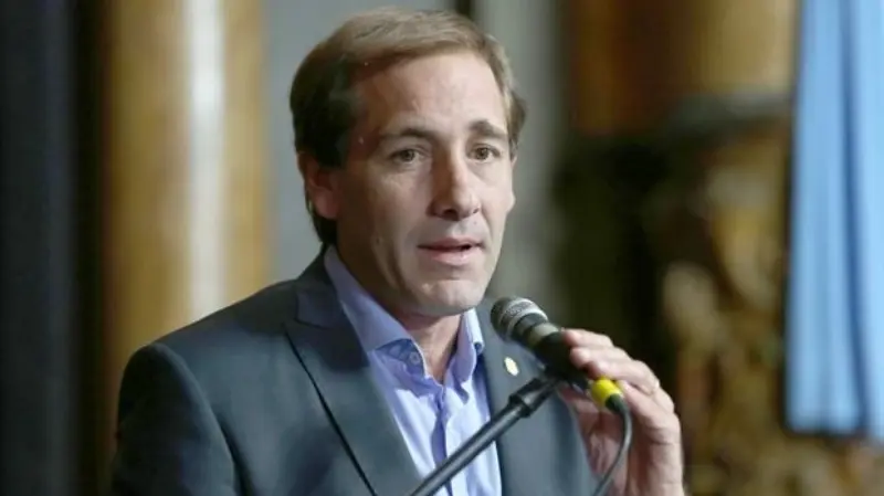 El intendente de La Plata adelantará aguinaldo a municipales y pagará un bono de 5000 pesos