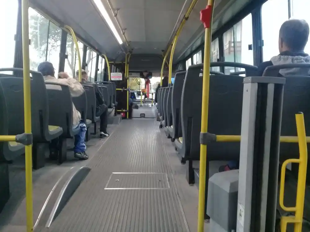Cáritas advierte sobre una falsa campaña solidaria en los colectivos de Mar del Plata 