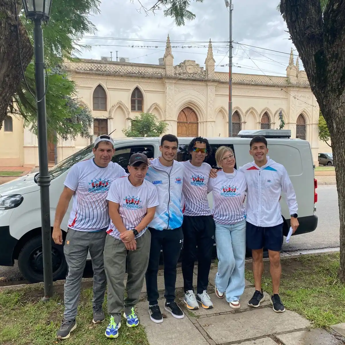 El equipo "Running Martín Ibarra" en la 47º Maratón de Reyes en Concordia