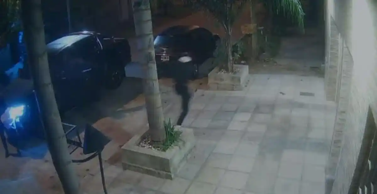 Fue interceptado por cuatro delincuentes armados.