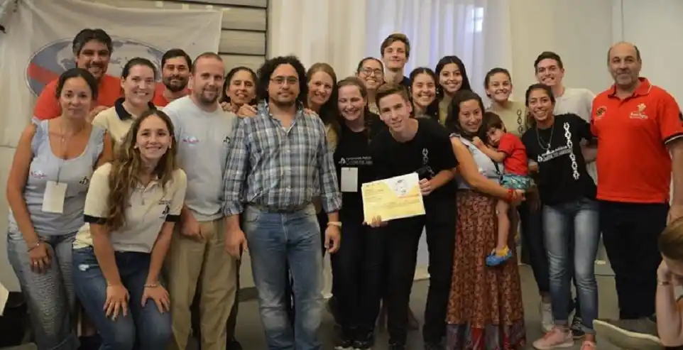 Lazos de Amistad con cuadros de “Crespo de antaño” en un Festival CIOFF  virtual