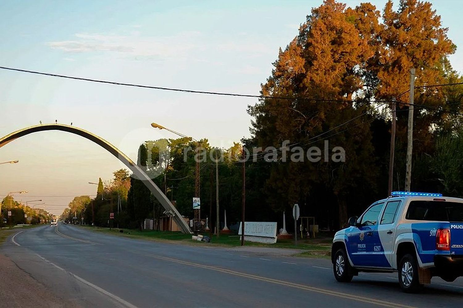 Se cruzó con la dueña cuando ingresó a robar a una casa, le devolvió la computadora pero se llevó un parlante