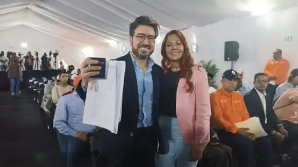 DANIEL CEBALLOS LLEGA CON SU «AREPA»: inscribe su candidatura presidencial y confiesa que es «un colado»