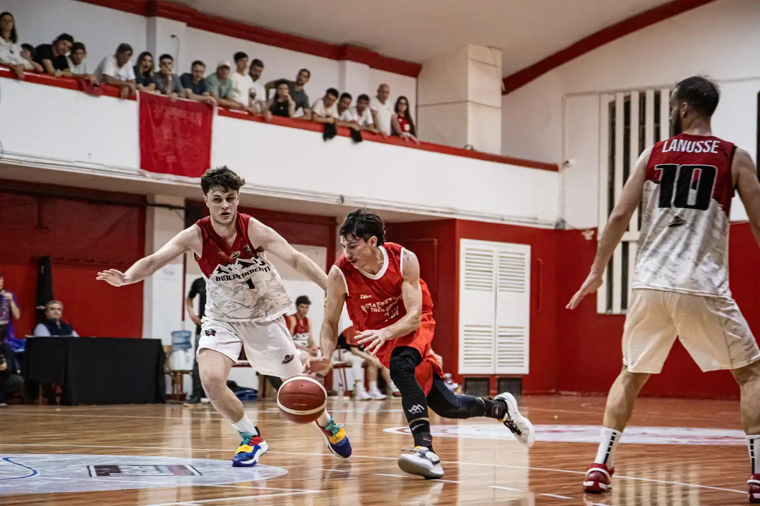 Pre-Federal de Básquet: Gran victoria de Huracán y derrota ajustada de Club de Pelota