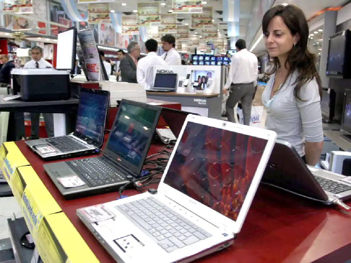 Pese a la medida del gobierno,  “no hay gama de notebooks o  tablets”, aseguran comerciantes
