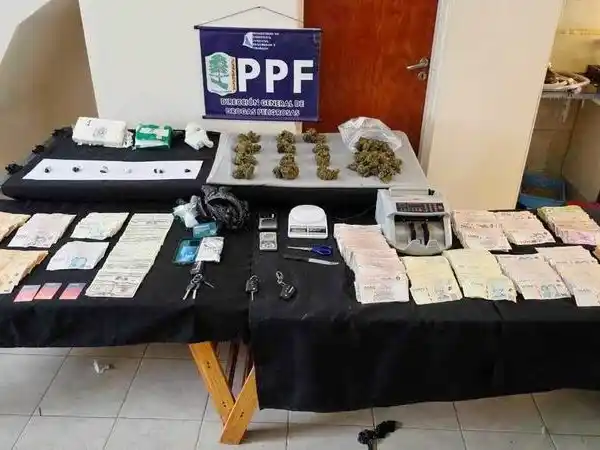 La Policía realizó allanamientos, secuestró
estupefacientes y una importante suma de dinero