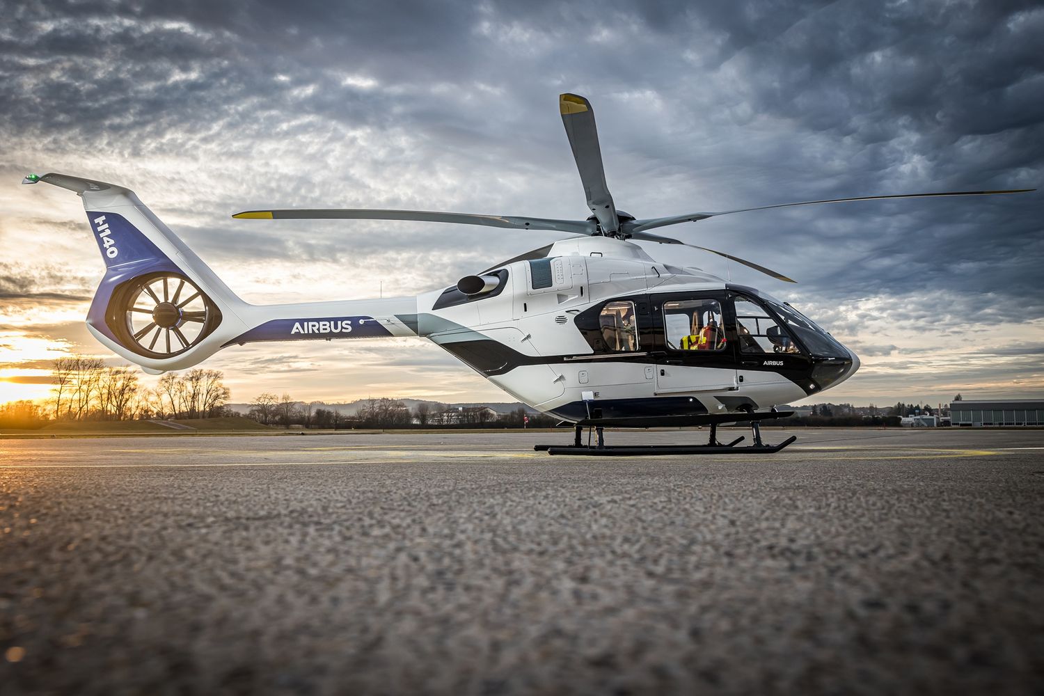 Airbus Helicopters presenta el H140, su nuevo helicóptero bimotor ligero