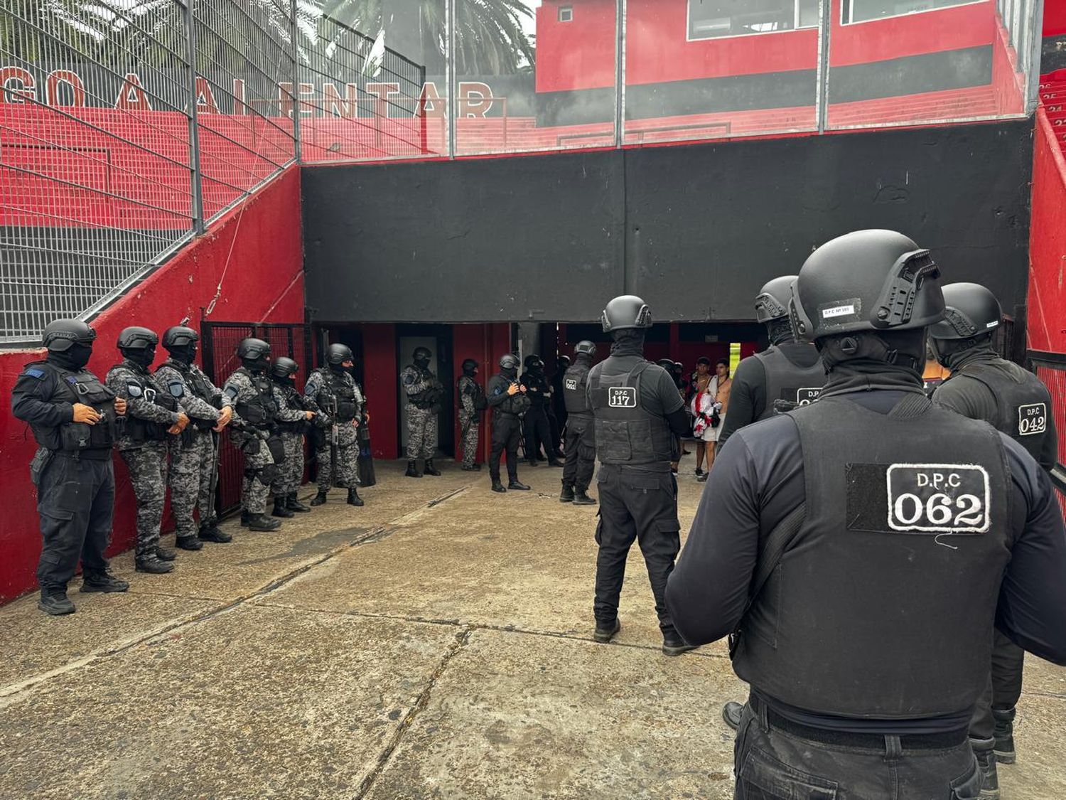 Inédita requisa de Policía de Santa Fe y Servicio Penitenciario en el Coloso Marcelo Bielsa