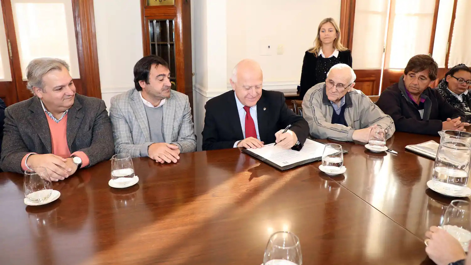 Lifschitz firmó un convenio con Los Sin Techo para construir viviendas
