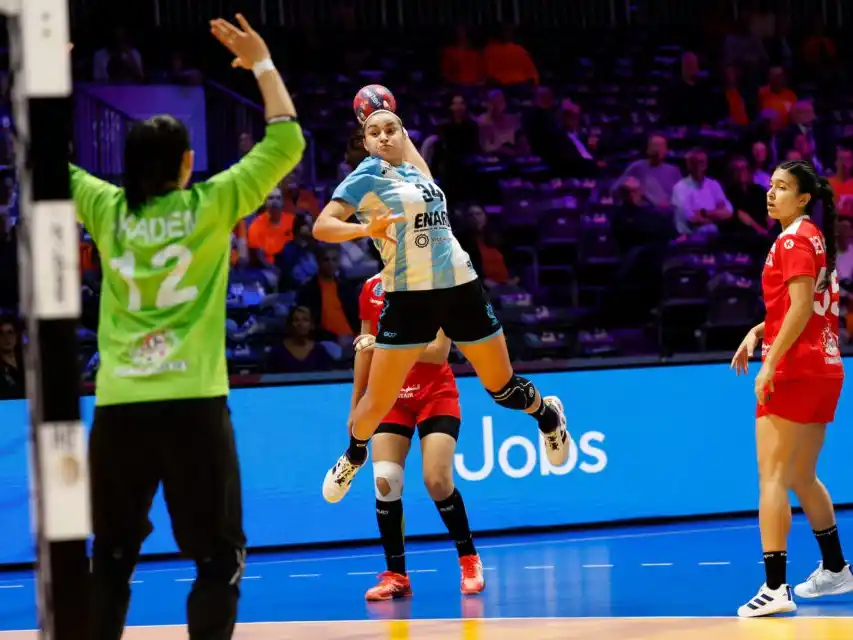 La Garra cerró su participación mundialista venciando 30 a 29 a Túnez.Foto:@CAHandball