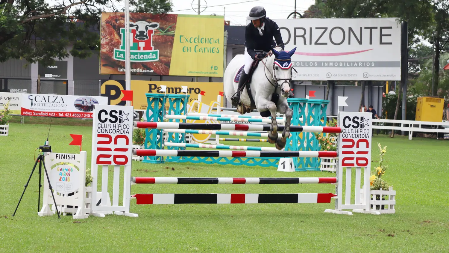 El Club Hípico Concordia vivió una gran primera jornada de Equitación en el CSI 1