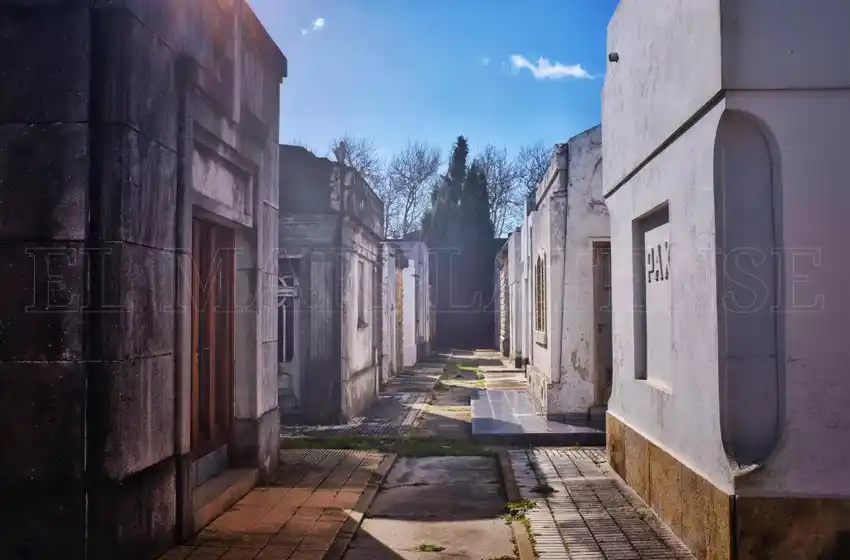 Este domingo podrán visitarse los cementerios municipales