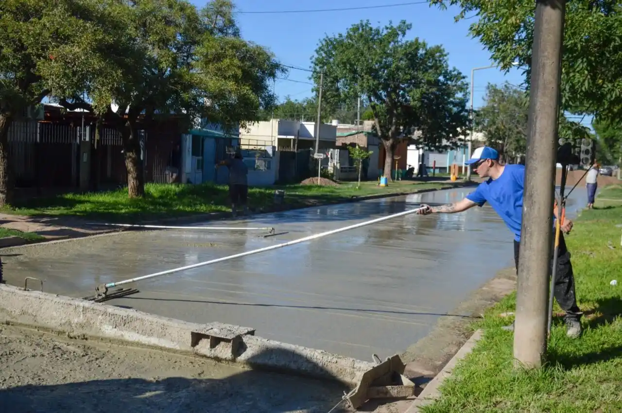 El gobierno municipal suma una nueva cuadra de pavimento a la ciudad