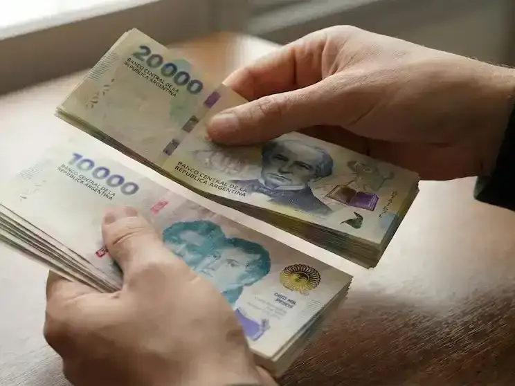 El salario mínimo cayó 39% desde fines de 2023 y hoy vale menos que en 2001
