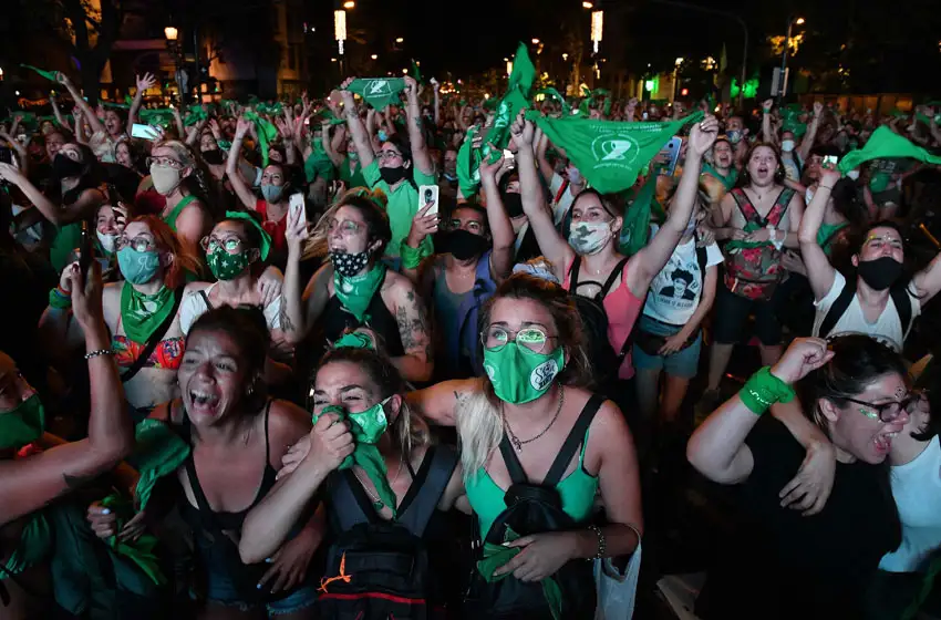 El Presidente promulga la ley de aborto legal en un acto en el Museo del Bicentenario
