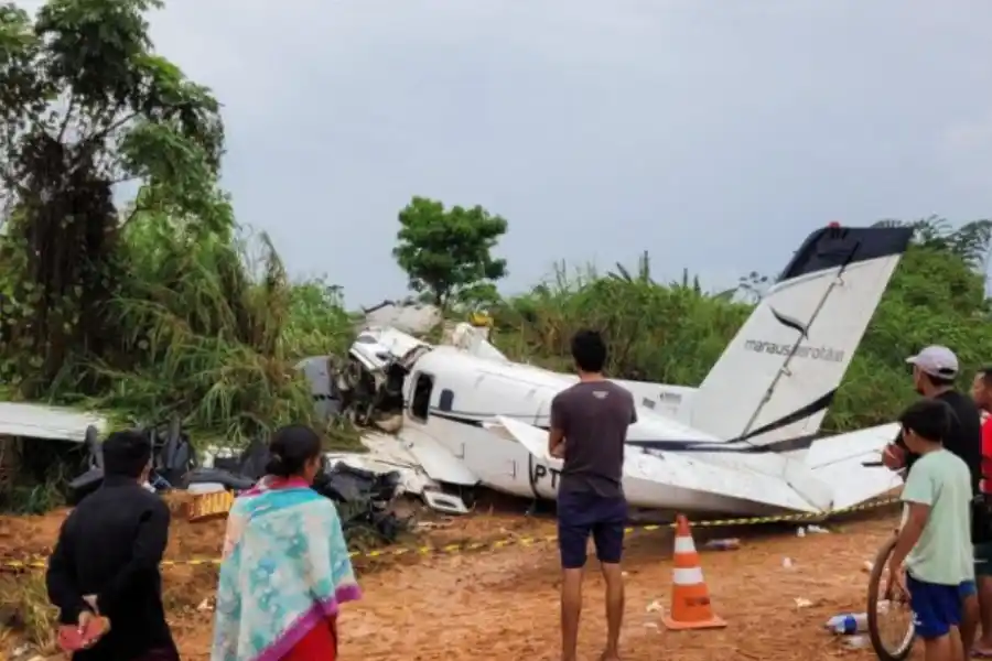 Murieron 14 personas luego de que se estrelle un avión en la selva del Amazonas