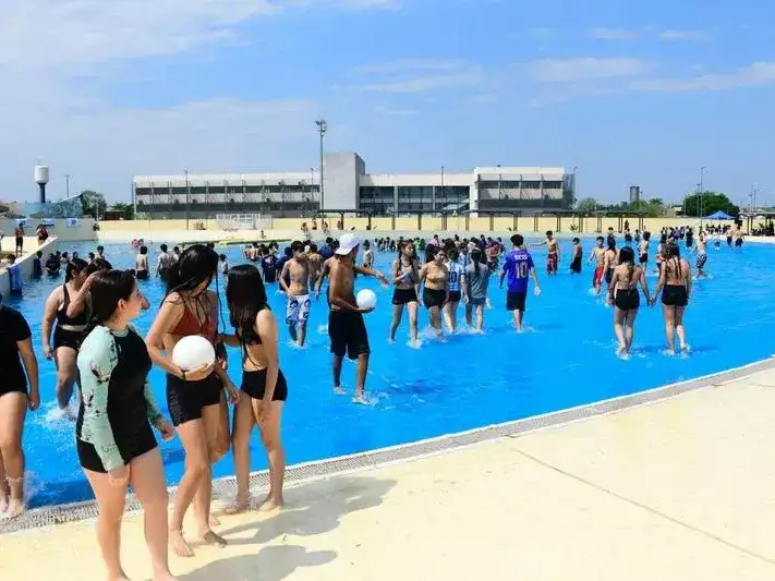 La primera edición del Aquafest Estudiantil reunió 
a más de 2500 jóvenes en el parque acuático
