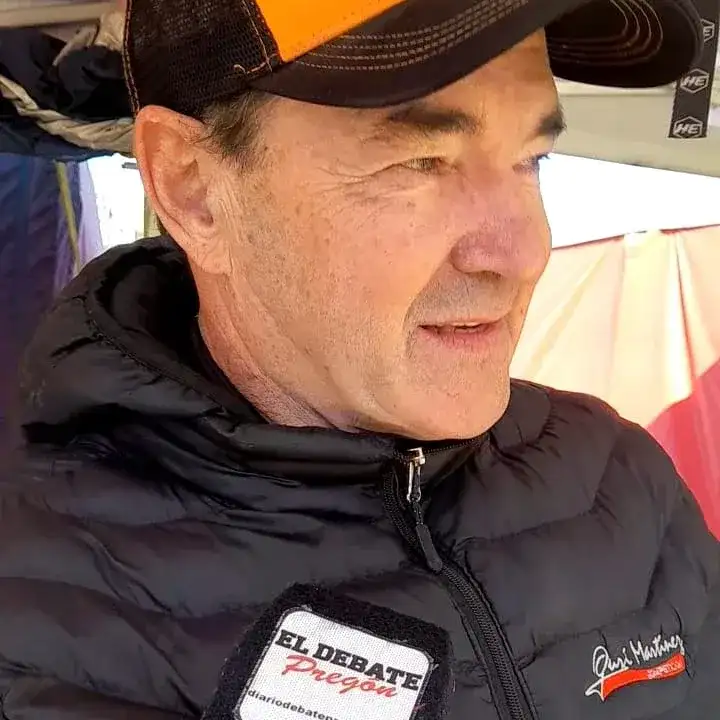 El Gurí Martínez destacó el valor de disfrutar el automovilismo durante su visita al Kartódromo Jorge Frare