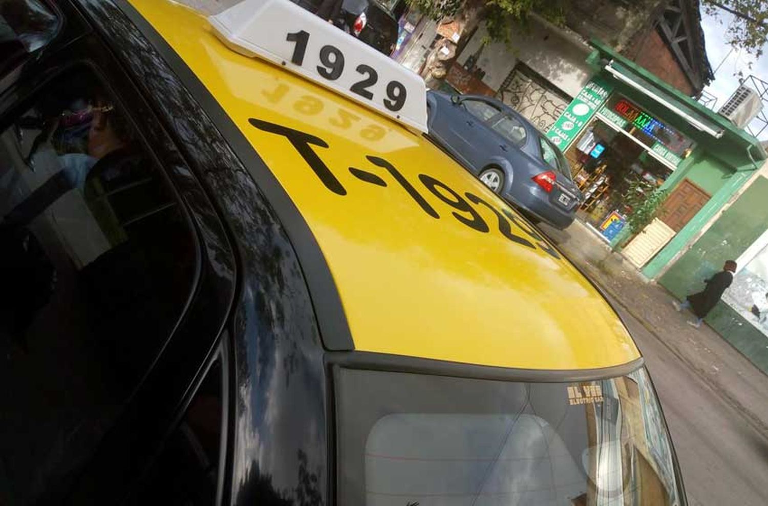 Aumentarían los controles sorpresivos a taxis y remises en la ciudad